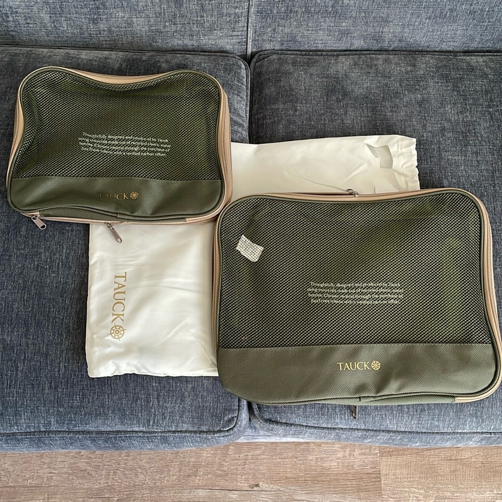 NEW Two packing cubes and drawstring bag perfect for traveling organization